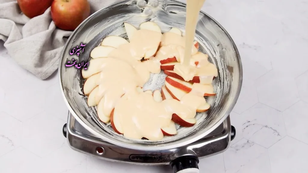 کیک سیب بدون فر و همزن