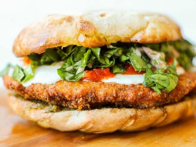 طرز تهیه ساندویچ شنیسل مرغ