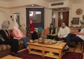سبک و سلیقه مدرن حدیث میرامینی برای چیدمان خونه دوبلکس و شاهانه اش/ سرویس خواب چوبی با دیوار سه بعدی