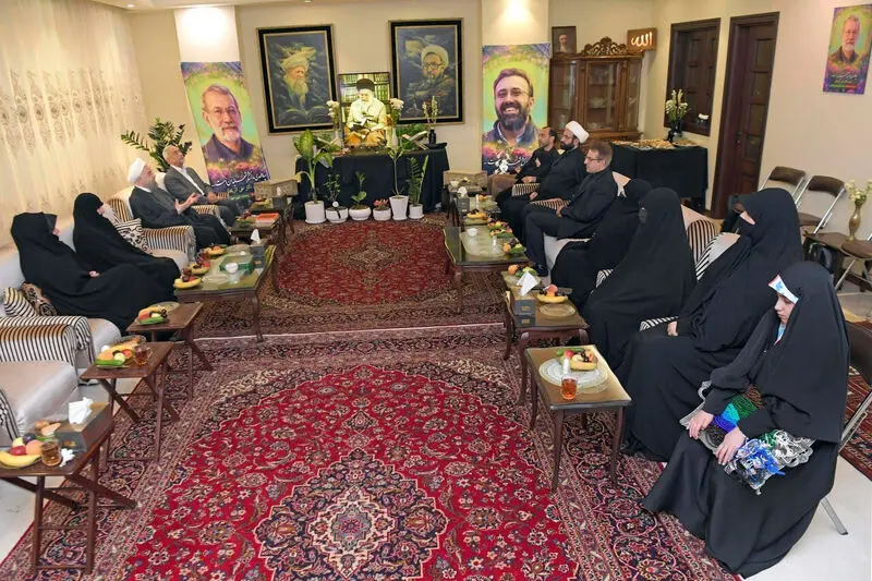دیدار+با+خانواده+شهید+لاریجانی (1)