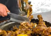 طرز پخت یک غذای سنتی با ران بره و سیب زمینی