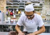 خلاقیت منحصربفرد قنّاد هنرمند در طراحی و پخت کیک برای "جشن تعیین جنسیت"+عکس/ دست و پنجه‌ات طلا اوستا گل کاشتی😍
