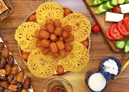 خلاقیت اقتصادی و منحصربفرد مادر ایرانی در تغییر کاربری بامیه‌های مانده از ماه رمضان +عکس/ از شیرینی افطار به خورشت ناهار😂