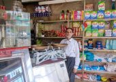 خلاقیت منحصربفرد بقال تبریزی برای خنک شدن در گرما حماسه ساز شد+عکس/هیتلر هم مغز اینو نداشت!🤣
