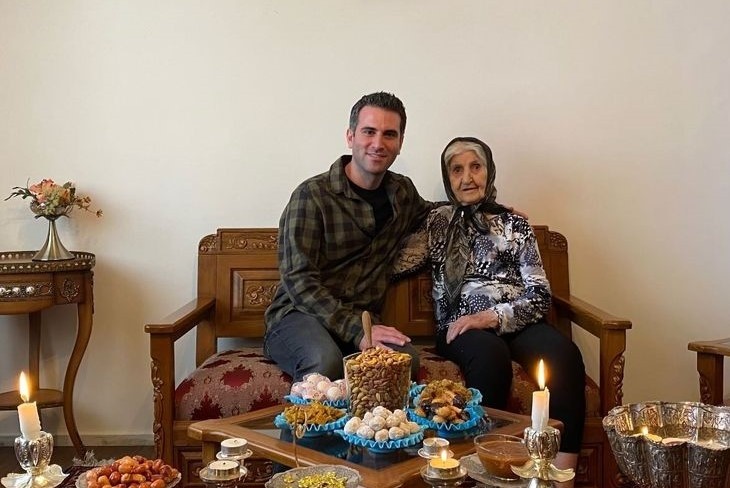 نگاهی به چیدمان شاهانه و سنتی منزل «هوتن شکیبا» حبیب عاشق سریال لیسانسهها/ از مبلمان مدرن و پردههای اعیانی تا ویوی ابدی و کتابخانه