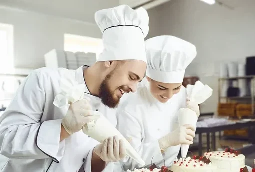 کیک مشاغل؛ خلاقیت شاهکارگونه قنّاد باسلیقه در طراحی و پخت کیک برای «لوله‌کِش ها» + عکس/ ترکیب هنر و صنعت، در یک بُرش خلاقانه👌