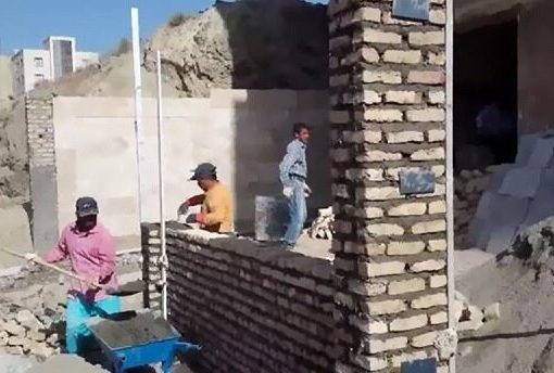 (عکس) خلاقیت خنده دار اوستا بنا در یک کار تیمی با شاگردش حماسه آفرید/ مغز نیست که معدن طلاست