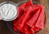 طرز تهیه دسر سریع با هندوانه و آرد برای مهمانی تابستانی