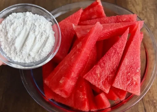 طرز تهیه دسر سریع با هندوانه و آرد برای مهمانی تابستانی