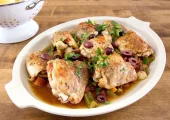 طرز تهیه یک غذای سنتی با مرغ، سیب زمینی (فیلم)