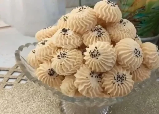 طرز تهیه شیرینی سنتی بهشتی / خوشمزه‌ترین شیرینی با ۳ قلم مواد