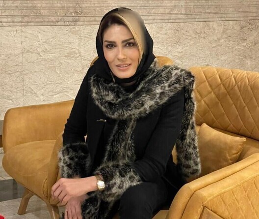 نگاهی به گردنبند الهه منصوریان قهرمان رزمی کار ایرانی ؛ طلا جواهراتشم ورزشیه