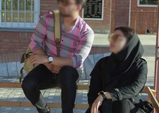 خلاقیت خنده دار دانشجوی ایرانی برای ابراز علاقه به خانم فراهانی در دانشگاه حماسه آفرید/ خانم فراهانی بله رو بگو تا کل دنیا رو خبر نکرده+عکس😂