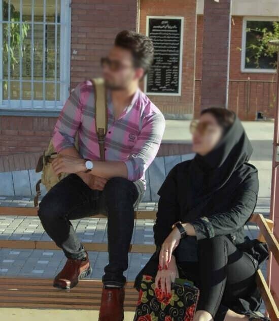 خلاقیت خنده دار دانشجوی ایرانی برای ابراز علاقه به خانم فراهانی در دانشگاه حماسه آفرید/ خانم فراهانی بله رو بگو تا کل دنیا رو خبر نکرده+عکس😂