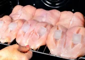 نحوه پخت یک غذای خوشمزه رومانیایی با 300 گرم سینه مرغ (فیلم)