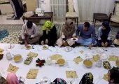 خلاقیت منحصربفرد مادر ایرانی با برگزاری مهمانی در خیابان جلوی خانه اش حماسه آفرید/ این مهمونا برن پشت سرشونم نگا نمیکنن🤣