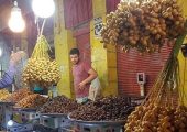 خلاقیت خنده دار بَقال اهوازی برای فرار از گرما حماسه آفرید/ صدهزار آفرین به این مغز پر از ایده/ واقعا بهترین کار تو این گرما همینه