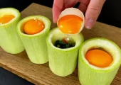 طرز تهیه شام سریع و خوشمزه با کدو و تخم مرغ