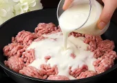 طرز تهیه یک غذای خوشمزه با گوشت چرخ کرده و ماست