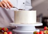 خلاقیت مشاغل | ابتکار منحصربه‌فرد قناد تبریزی در طراحی و پخت کیک مخصوص مشاوران املاک + عکس؛ دست‌وپنجه‌ات درد نکنه اوستا! 😍🎂🏠