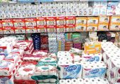 خلاقیت مشاغل؛ ابتکار منحصربفرد هایپرمارکتیِ خوش‌ذوق در تزئین دستمال توالت‌های داخل مغازه‎‌اش به شکل لباس عروس+عکس/ این دیگه احسنت داره👌