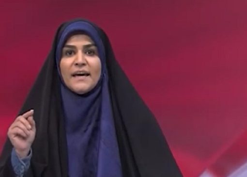 نگاهی به خونه زندگی سحر امامی، مجری صدا و سیما+عکس/ مبلمانی ساده، لوستر ، پرده‌های معمولی و تابلو دیواریِ هنریِ منزل شیر زن ایرانی...