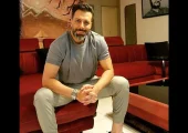 نگاهی به چیدمان خانه مجید واشقانی / از استخر روباز و مبلمان زرشکی و تابلوهای خاص + عکس ها