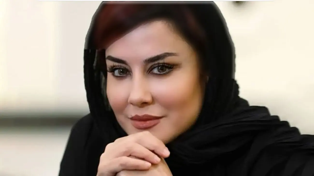 فیلم / نگاهی به چیدمان اعیانی و زیبای خانه آشا محرابی، بازیگر سریال «ناریا»/ از مبلمان مدرن و گلهای غول پیکر تا زیبایی بینظیر خونه دوبلکس و اتاق خواب !