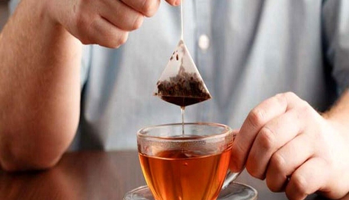 خلاقیت اقتصادی پدر ایرانی با هدف استفاده دوباره از چای کیسهای مرزهای قناعت را جابجا کرد+عکس/ روح پدر علم اقتصاد با دیدن این صحنه شاد شد😄
