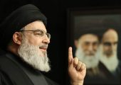تاریخ را ورق بزنیم؛ نگاهی به میز عزای ایرانی و ساده سیدحسن نصرالله در تهران؛ ترکیب پارچه ترمه با چراغ لاله‌ سبز و گلایل سفید+عکس