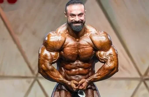فیلم / نگاهی به دکوراسیون کاملاً ایرانی و مدرن آپارتمان بهروز تابانی بدنساز مشهور ایرانی / فرش ریزبافت تبریز و مبل های راحتی زیبا