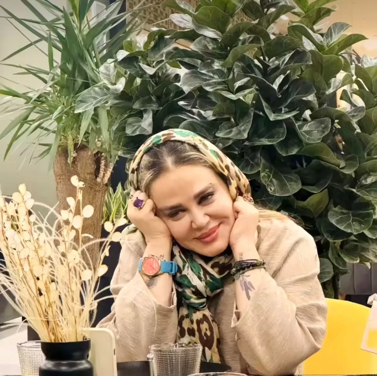 گشتی در خانه جدید بهاره رهنما و نگاهی به دکوراسیون منزلش؛ از مبلمانی با طرح فرانسوی و دکورهایِ سوغات کربلا تا نخل ماداسکار هم قد خانم بازیگر کنار میز ناهارخوری 6 نفره‌اش+عکس