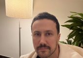 عشق و عاشقی و دلبری به سبک شاهرخ استخری از سپیده بزمی‌پور؛ آقای بازیگر برای همسرش سنگ تمام گذاشت و نوشت: «خلاصه که چِشِ مایی» + عکس