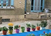 خلاقیت خنده دار یک ایرانی برای جا شدن ماشین در حیاط کوچک خانه اش