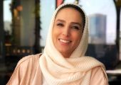 خلاقیت تحسین‌برانگیز سوگل طهماسبی برای تولد مادر و خواهرش؛ کیک قرمز و شیک با چاشنی عشق خانوادگی ❤️🎂