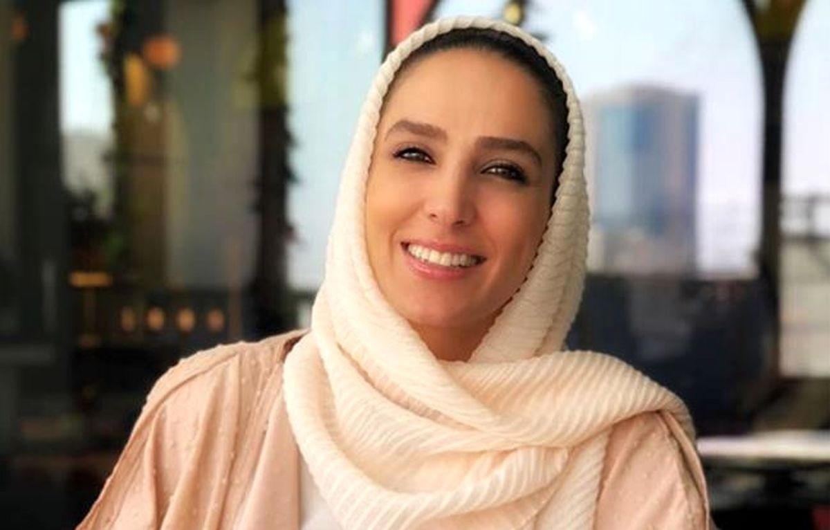 خلاقیت تحسینبرانگیز سوگل طهماسبی برای تولد مادر و خواهرش؛ کیک قرمز و شیک با چاشنی عشق خانوادگی ❤️🎂