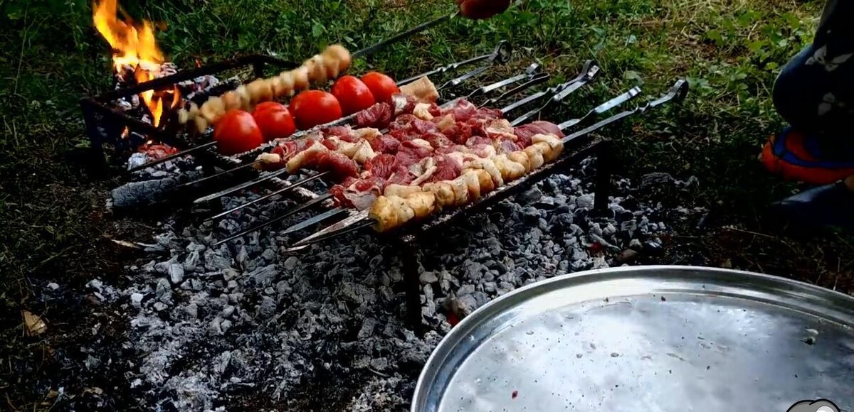 خلاقیت خنده دار مادر ایرانی برای تهیه کباب برگ حماسه آفرید+عکس/ هنر نزد ایرانیان است و بس