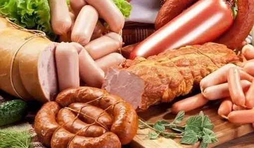 خلاقیت خنده دار عروس دست پا چلفتی برای تزیین سوسیس حماسه آفرید +عکس/ مادرشوهرش غش کرد !