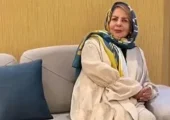 فیلم / نگاهی به چیدمان شاهانه خانه پوراندخت مهیمن، بازیگر سریال ساهره / سلیقه خاص خانم بازیگر از لوسترهای کلاسیک و مبلمان مجلل تا رنگ آجری و طوسی دیوار و اثاثیه و تابلو فرش دختری در باد