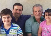 عکس ها / نگاهی به چیدمان خانه درندشت مسعود پزشکیان با سلیقه همسر مرحوم و دخترش / از فرش های اصیل تبریزی تا مبل هایی که رویش ملحفه انداخته اند