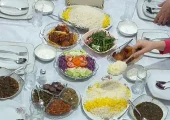 عکس/ خلاقیت خنده دار مادر شیرازی برای طراحی نقشه ایران روی قرمه سبزی حماسه آفرید/ هنر نزد ایرانیان است و بس!