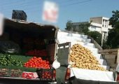 خلاقیت خنده دار میوه فروش وانتی با عکس رضا گلزار حماسه آفرید/هنر نزد ایرانیان است و بس+ عکس