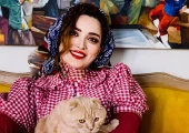 نگاهی به چیدمان خونه مجردی شیک و مجلل «بهنوش طباطبایی»/ از مبلمان مدرن و دکوری‌های هنری و قدیمی تا بالکن چشم‌نواز و پت خونگی