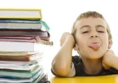 خلاقیت خنده دار دانش آموز ایرانی در پاسخ به برگه امتحانی تاریخ حماسه آفرید/ لعنتی خودش میدونه چیکار کرده