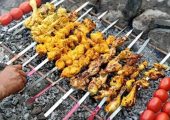 خلاقیت اقتصادی پدر ایرانی در استفاده از کیس کامپیوتر به عنوان منقل هنگام پختن جوجه کباب برای ناهار روز جمعه+عکس/ و همچنان هنر نزد ایرانیان است و بس😂