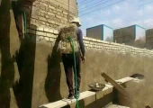 عکس/ خلاقیت خنده دار اوستا بنایِ مراغه ای برای ساختن خونه رویاهاش با نمای ماشین بنز آخرین سیستم