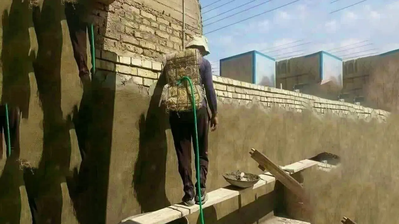 عکس/ خلاقیت خنده دار اوستا بنایِ مراغه ای برای ساختن خونه رویاهاش با نمای ماشین بنز آخرین سیستم