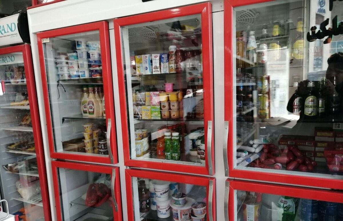 خلاقیت خندهدار سوپرمارکتی در اصفهان در کمک به دانش آموزان با تمام شدن تعطیلات نوروز حماسه آفرید+عکس/ زمان ما دهه شصتی ها کجا بودی؟😂