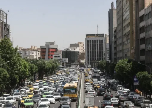 خلاقیت خنده دار شهرداری در نصب بنر برای ترغیب زوج ها به فرزندآوری با عکس گلوریا هاردی و ساعد سهیلی حماسه آفرید
