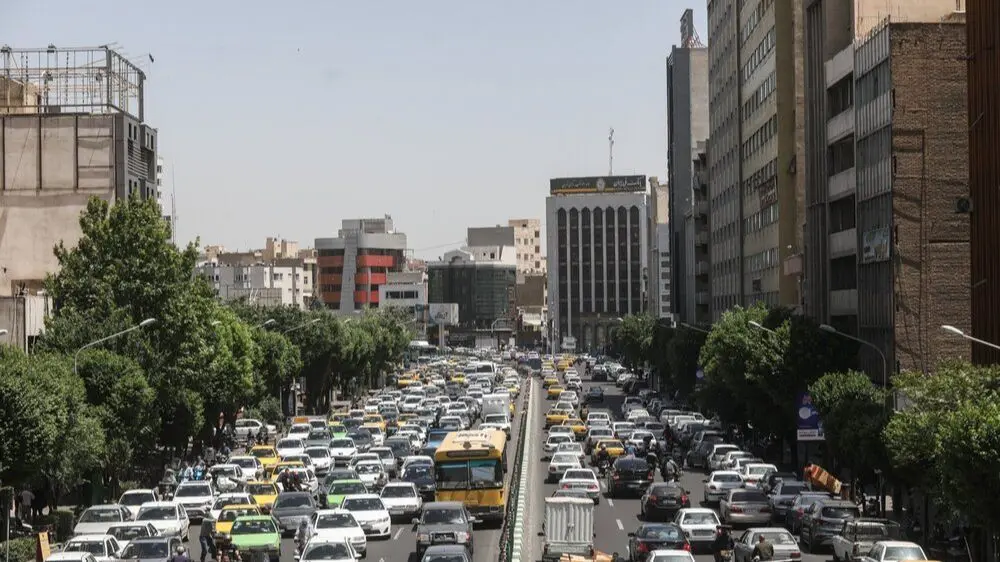 خلاقیت خنده دار شهرداری در نصب بنر برای ترغیب زوج ها به فرزندآوری با عکس گلوریا هاردی و ساعد سهیلی حماسه آفرید